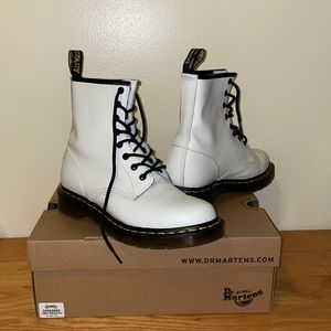 White doc martens women’s size 9